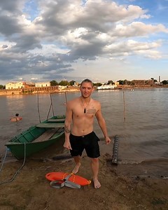 Swimming 400M Across The River Paraguay 🇵🇾 | PilgArt Explores