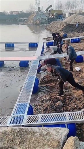 Launching Process of Floating Box for Water Floating Bridge Fish Raft