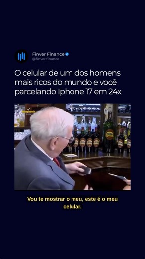 Finver Finance | Notícias Mercado Financeiro on Instagram: "Um dos homens mais ricos do mundo usa um celular simples. Enquanto isso, muita gente parcela o iPhone 17 em 24 vezes. Warren Buffett não é rico por acaso. Ele entende uma regra básica do dinheiro: status não constrói patrimônio. Decisão certa constrói. No Brasil, a lógica muitas vezes é invertida. Troca-se saúde por consumo, investimento por aparência, educação financeira por validação social. O celular é topo de linha, mas o cartão est