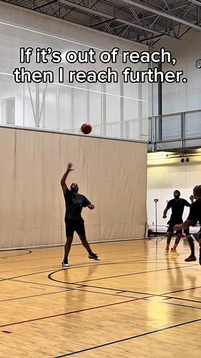 Most guards fall apart when the play doesn’t go perfect — the pass is off, timing’s off, defender’s in the way. That’s the difference between hoopers who react and hoopers who adjust. The pass wasn’t clean. The read wasn’t perfect. But the finish still happened. Because real control ain’t about how it starts — it’s how you recover. If it’s out of reach, then reach further. #GuardPlay #BasketballMindset #NeverOutOfReach #BasketballIQ #hoopermindset