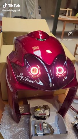 Exploring the Yamaha 49cc Moped with Angel Eyes