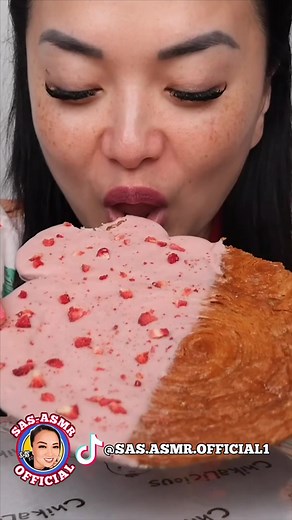 Enjoying Oversized Desserts: ASMR Eating Experience