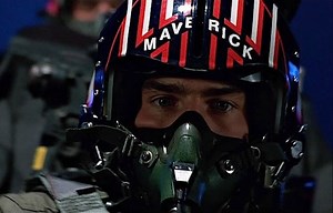 Maverick's Helmet From 'Top Gun' Is Being Auctioned Off If You've Ever Wanted To Own Something That's Touched Tom Cruise's Head