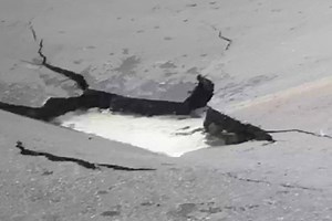 25K views · 263 reactions | Watch the moment the road collapsed in Brownsville. https://www.kveo.com/news/local-news/sinkhole-in-brownsville/1594929092 | KVEO | Facebook