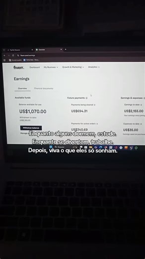 Evelyn N. on Instagram: "Já estava sabendo disso? 👇🏻 Estão pagando em dólar por algo que muita gente faz de graça… e quase ninguém fala sobre isso. 👇🏻 Tem uma galera no Fiverr faturando em dólar só pra ler e dar feedback em livros online. Sim… ser Beta Reader é literalmente ser pago pra LER. Quer saber se é real? Abre o site, pesquisa e vê com seus próprios olhos. E se quiser aprender como começar do zero, comenta "QUERO" aqui e me segue que eu te entrego o passo a passo completo."