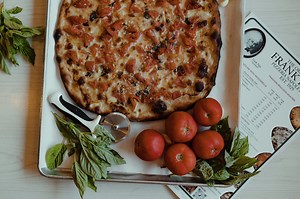 Pepe's Pizza's seasonal fresh tomato pie returns to CT for summer