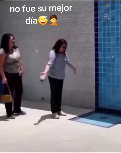 Memes y Videos de Caídas Graciosas de Mujeres