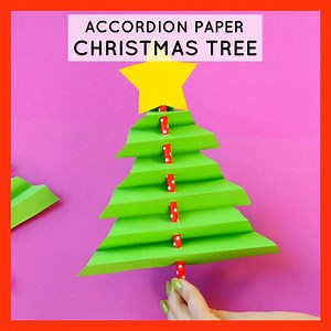 ACCORDION PAPER CHRISTMAS TREE - printable Christmas tree template included https://www.easypeasyandfun.com/accordion-paper-christmas-tree/ | Easy Peasy and Fun