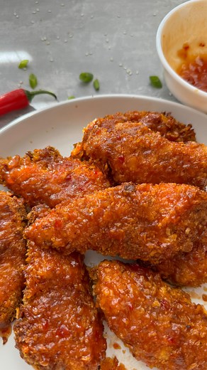 Sweet Chilli Chicken Tenders Crispy, SWEET CHILLI CHICKEN TENDERS! Made in the air fryer (of course). The amount of requests I get for chicken tender recipes is UNREAL 🥹. Thank you so much for trying and enjoying my recipes 🫶. Recipe below. SAVE. Ingredients - makes 9-10 tenders 400g Chicken breast, cut into thick strips 1/2 tbsp Chicken seasoning 1 tsp Paprika 1/2 tsp Garlic granules For dredging- Corn flakes, crushed 1 egg, beaten - add 1 tsp hot sauce For the glaze - combine the following 8