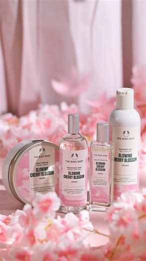 本日から限定発売/ 春の訪れへの喜びや満たされた気持ちを感じさせる期間限定フレーバー「グロウイング チェリーブロッサム」 花開く春の歓びと幸福感を表現した甘く華やかな香りに包まれて、季節を感じる穏やかなボディケアタイムを。 #ザボディショップ #グロウイングチェリーブロッサム #チェリーブロッサム #桜の香り🌸 | The Body Shop