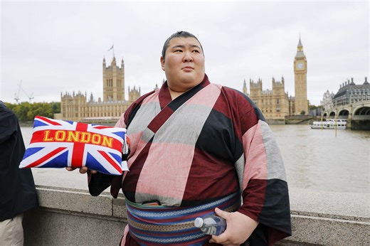 Sumo wrestlers slam into London for the first time in decades