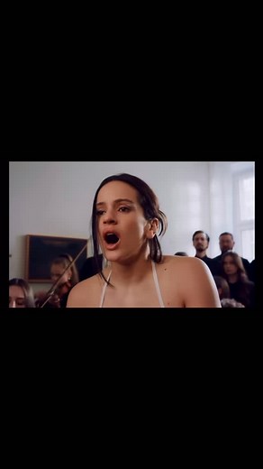 83K views · 719 reactions | El nuevo trabajo musical@de Rosalía ( @rosalia.vt) es realmente impresionante. 16 o 18 idiomas y la demostración de que su talento conversa con la ópera y con Björk con la misma facilidad que hace un reaggaeton. Creo que estamos ante un antes y un después en la música moderna junto a Balvin. | Julio Sánchez Cristo | Facebook