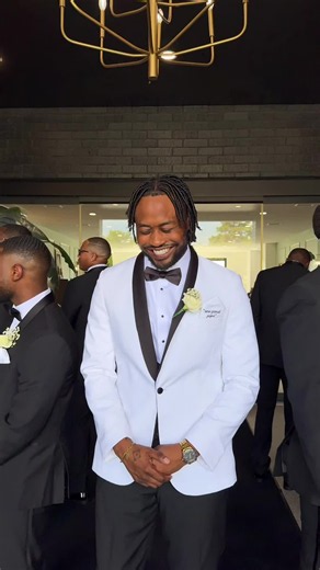 R&B Throwback Wedding Dance: Fantasia ‘When I See You’ Groomsmen Performance