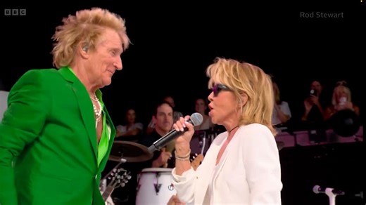 Lulu joins Sir Rod Stewart and Ronnie Wood on Glastonbury stage