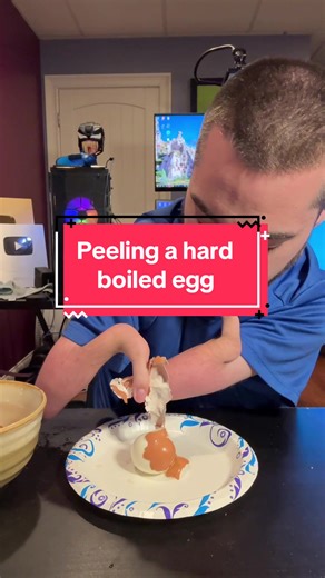 How to Peel Boiled Eggs Easily