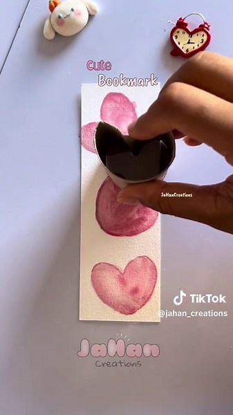 DIY bookmark ideas 🩷💖 #diy #tik_tok #foryouu #papercraft #bookmarks #painting