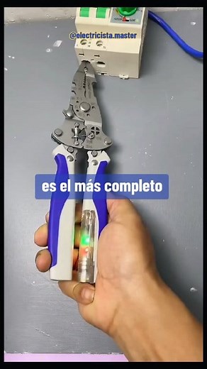 631K views · 7.5K reactions | #alicatemultifuncional #alicates #alicatemultiuso #alicateparaelectricista #herramientaelectrica #Herramientas #pelacables #electricidad #electricista #electricians | Electricista Master | Facebook