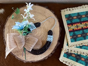 Rustic Horseshoe Decor: Blue & White Flowers, Good Luck Charm - Etsy