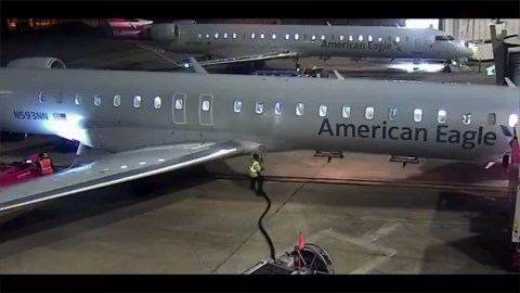 Refueling mishap: fuel hose detaches from aircraft