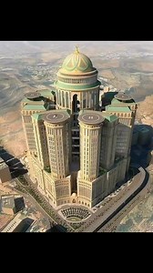 KHÁCH SẠN LỚN NHẤT THẾ GIỚI…. Khách sạn Abraj Kudai ở saudiarabia với 10.000 phòng, 4 trực thăng đáng kinh ngạc, có thể chứa 30.000 khách cùng một lúc, trải dài 1,4 triệu mét vuông được xây dựng. - ở Ả Rập Xê Út. Abraj Kudai không chỉ là khách sạn sang trọng, tinh tế mà còn độc nhất vô nhị. Khách sạn sẽ được ứng dụng công nghệ mới và đẳng cấp thế giới để mang lại trải nghiệm thoái mái cho du khách. Khách sạn do các kiến trúc sư của công ty xây dựng toàn cầu Dar Al Handasah thiết kế. Theo bản vẽ 
