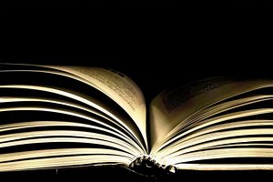 Celebramos el Día del Libro con 10 canciones inspiradas en libros o escritores