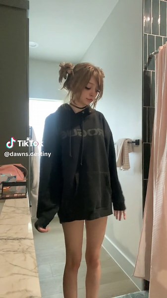 the space buns are backk, andd guess who’s hoodiee | How To Do Spacebuns