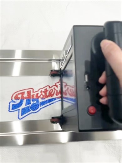 The CYCJET handheld inkjet printer can print multi-colored logos on various types of woven bags with excellent results. #HandheldInkjetPrinter #IndustrialTools #cycjet #PortablePrinter #handheldinkjetprinter #InkjetCoding #tijprinter #wovenbag #CardboardBoxPrinting #inkjetcodingmachine #portableinkjetprinter