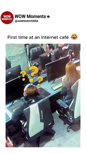 First time at an Internet café 😂