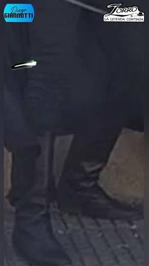 5.9K reactions · 94 shares | 10 años de Shows 25 años de la primer presentación Y toda una vida siendo el Zorro .. Zorro, la leyenda continúa. Shows a la gorra, eventos, esgrima escénica, TV, radio, portales. Continuando la leyenda desde 2015, y toda una vida interpretando al Zorro. Sponsor de los que quieren que la leyenda continúe. ..... #elzorro #zorroargentino #zorro #showdelzorro | Zorro, la leyenda continúa - Diego H. Giannotti | Facebook