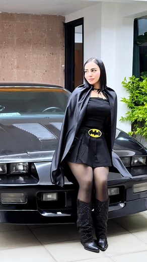 75K views · 3.9K reactions | Con mi Batmobile驪 • #halloween #batman #viral #fyp #camaro #classic #model #girl #dark #supercar | Esme.03arr | Facebook