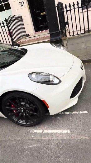 This neighborhood's car game is insane #richareaofthestreet #cars