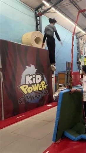 Trampoline Tuck Back with late half twist