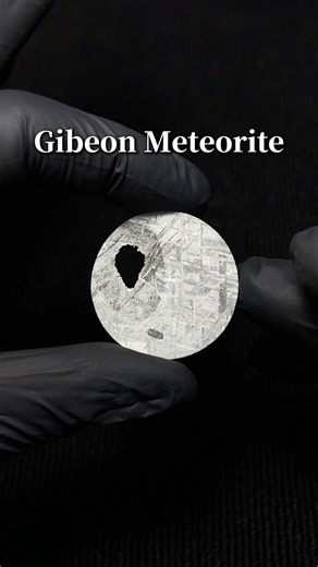 これが本物のギベオン隕石です。This is a genuine Gibeon meteorite.#隕石 #メテオライト #meteorite