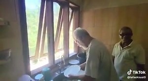 11K views · 801 reactions | Balun trata/hatun “nia” dehan “Katuas DRAMA mk barak liu” , quem me dera LIDER sira seluk halo DRAMA hanesan ”katuas fuk mutin ne” 凉 sempre hamutuk ho povo iha KUALKER MOMENTO  | DALIA | Facebook