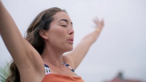 Canon EOS R, Vlogging and Content Creator Camera 4K UHD, Digital Single-Lens Non-Reflex AF/AE, 0.76 Magnification, OLED Color Electronic Viewfinder, CMOS Sensor, Mirrorless, Full-Frame (Body Only)