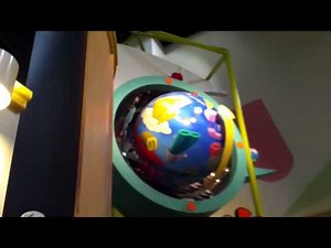 リリス・あーすぷらざ内にある印象的な地球儀