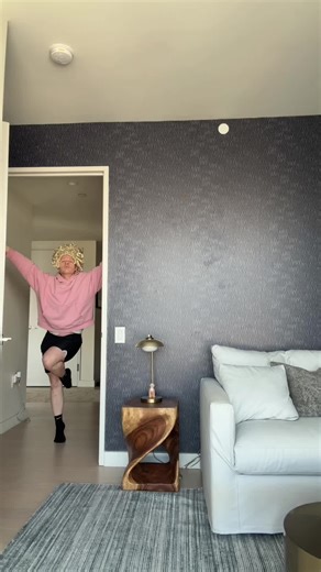 BRL (@b.e.n_rl)’s video of Model Walk