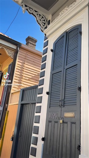 Where did the hair ties go at Marie Laveau’s? Hmm , well they are All gone! Final stages of renovation here included a beautiful new paint job at the old Laveau homestead due to the 2025 May fire that burnt 1/2 of this Victorian shotgun, so out went the old and in with the new!! BTW Marie Laveau prefers fresh flowers over hair ties anyway! Contrary to rumors and fakelore tgis was nevrr a “ hair salon” She was a hairdresser in her younger years, but she went into the private homes to style your h