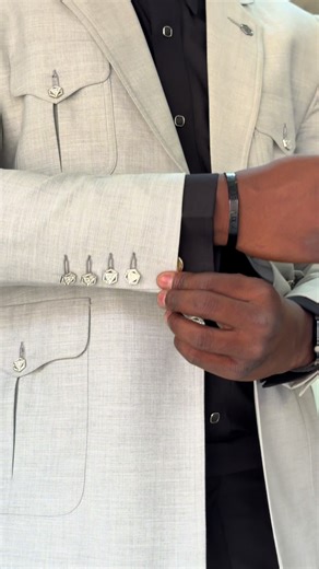 L'exigence commence par soi-même. Ce costume n'est pas un accessoire, c'est une armure moderne. Costume sur mesure et Prêt à porter #infashion