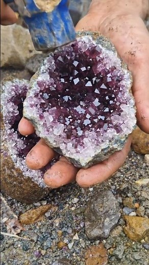 💎 Bay Crystal Hunter Finds Red Ruby Quartz Crystal | Rare Crystal Discovery!