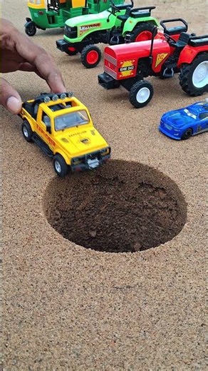 Yellow 🧽 jeep pushing red px car and htv car into pit near red tractor and grn tractor #jcbtractor