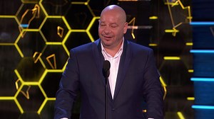 2.1M views · 1.3K reactions | If you get roasted, so does your family. Jeffrey Ross doesn't make the rules. #BruceWillisRoast | Roasted | Facebook