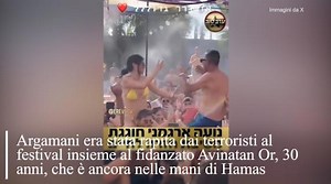 Israele, l'ex ostaggio Noa Argamani balla con il padre a una festa