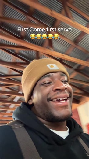 We mean first come first serve frfr 😂😂😂#fyp #viral #funny #facebookmarketplace #couchflipping