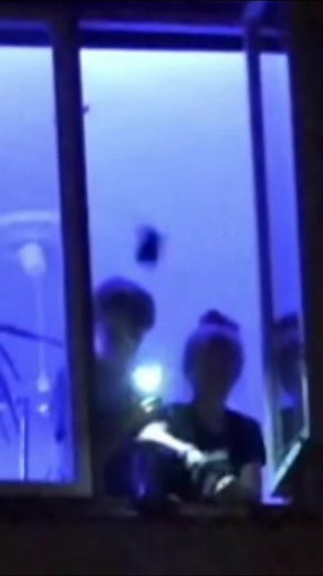 that was my sisters phone, she gonna kill me 😳 #foryou #phone #foryoupage #mysistergonnakillme #icrashmysistersphone