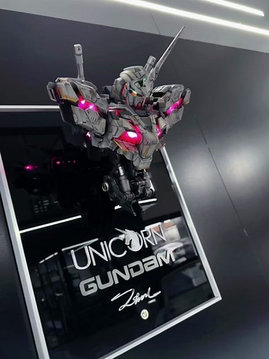 Gundam unicorn bust ! New details ! #gundam #guandamtiktok #toy #model #painting #anime #wings #unicorn #unicorngundam #mirror