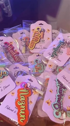 CALGARY UNITY on Instagram: "Handmade wooden keychains for teacher appreciation this Christmas 🎄 Personalized with kids’ names on the back Crafted using my @xtool_ca M1 Ultra for precise, beautiful cutting ✨ Small gifts. Big meaning. 📩 DM Rimzy K Crafts @rimzyk_crafts for custom & bulk orders"