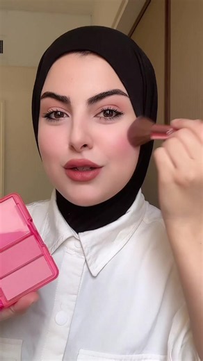 مكياج للمدرسات: لوك عملي وثابت للمدرسة