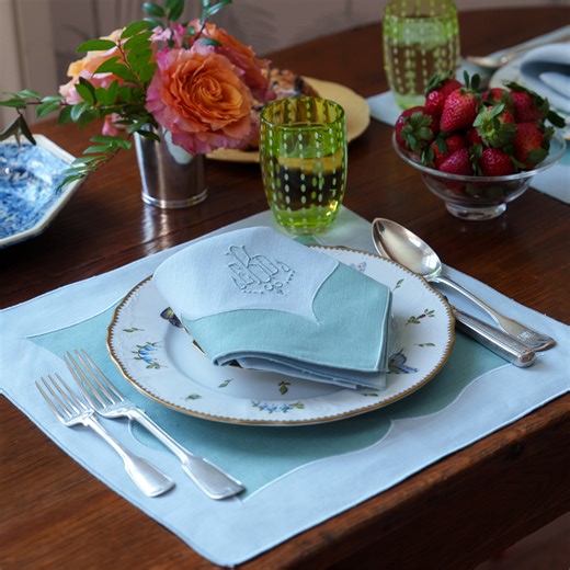 Leontine Linens on Instagram: "Square Placemats ✨ A modern look for chic settings 🤍 To keep your table layered with color without feeling crowded, consider the square placemat! @janescotthodges loves its tailored shape and space-saving proportions, the perfect foundation to build upon when setting the table! Watch and read the blog on Linensense — linked in our bio! 💜 #leontinelinens #linensense #luxurylinens #napkinfolding #howto #tabletopinspiration #placemats #tabletop"