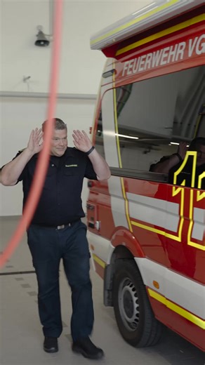 Wenn jede Sekunde zählt – zählt, wer den Überblick behält 🚒 Einsatzkräfte stehen oft vor derselben Herausforderung: unübersichtliches Gelände, schlechte Sicht, unklare Lagemeldungen. Entscheidungen müssen schnell getroffen werden, bevor alle Informationen vorliegen. Und genau in diesen Momenten entscheidet Technik über Sicherheit – und Erfolg. Statt Unsicherheit: ein klares Lagebild in Echtzeit. Statt Risiko: volle Kontrolle aus sicherer Entfernung. Statt Vermutung: präzise Daten, die Leben ret